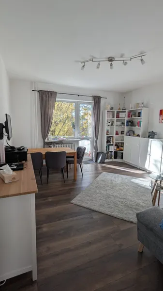 Wunderschöne, sanierte 2-Zimmer-Wohnung im Grünen – 54 m² am Weigandufer — photo 1